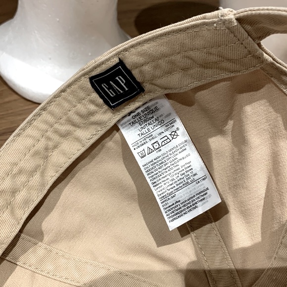 3 caps/hats Helly Hansen and Gap - Picture 6 of 6